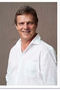 Dr Theuns Eloff
